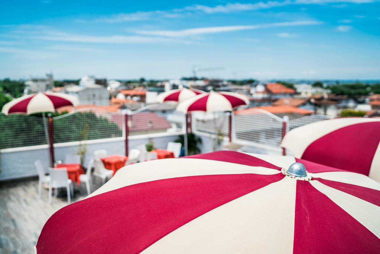 Hotel Vienna Lignano Sabbiadoro Exterior photo